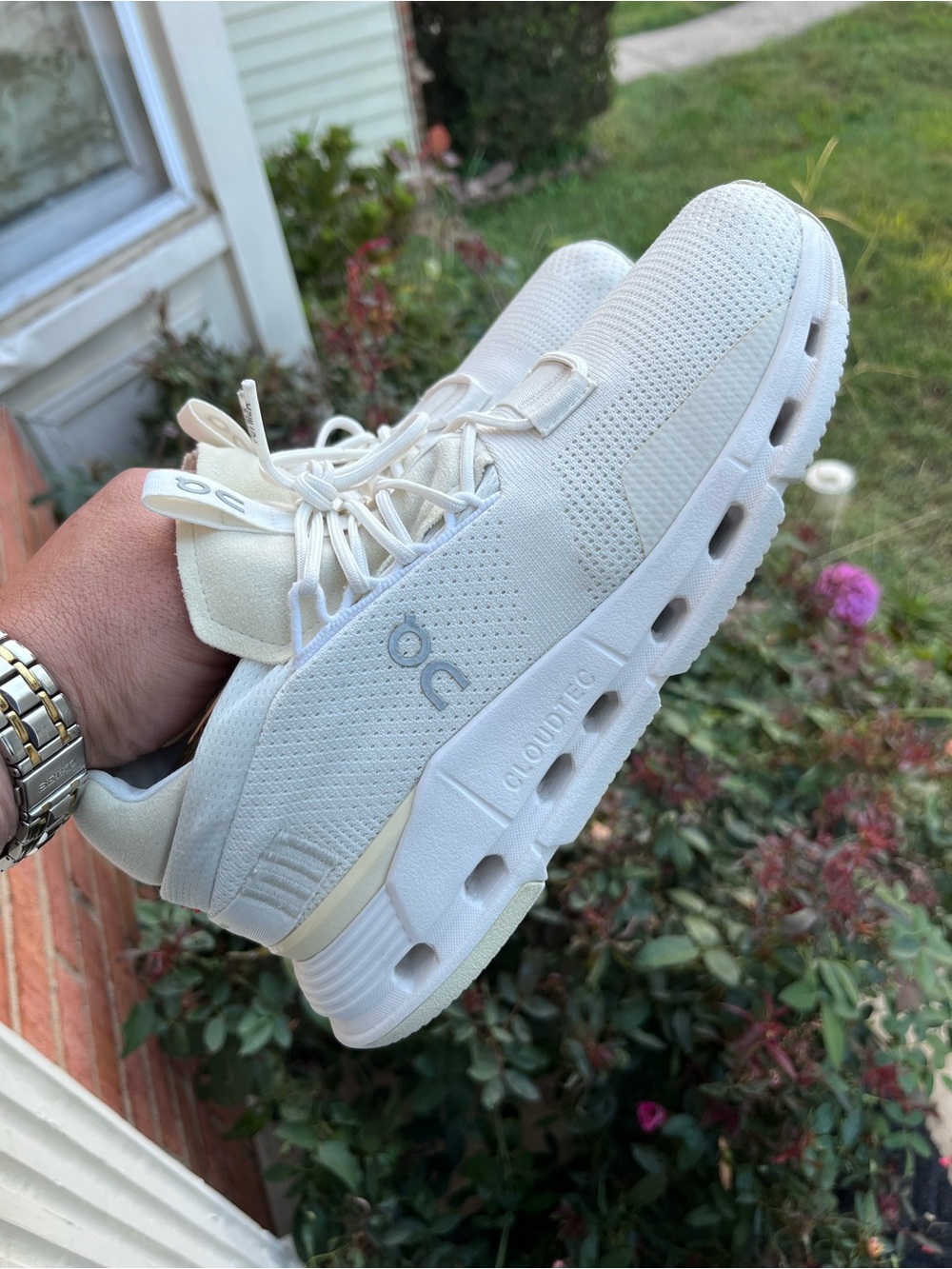 On CloudNova
Dynamic Comfort
Athletic/Lifestyle Shoes
Size 7 for Women